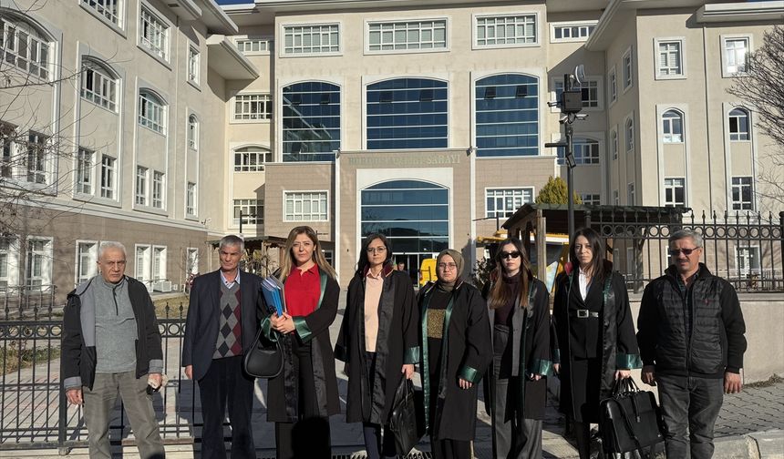 Burdur'da bir kadının evinde öldürülmesine ilişkin 3 sanığın yargılanmasına başlandı