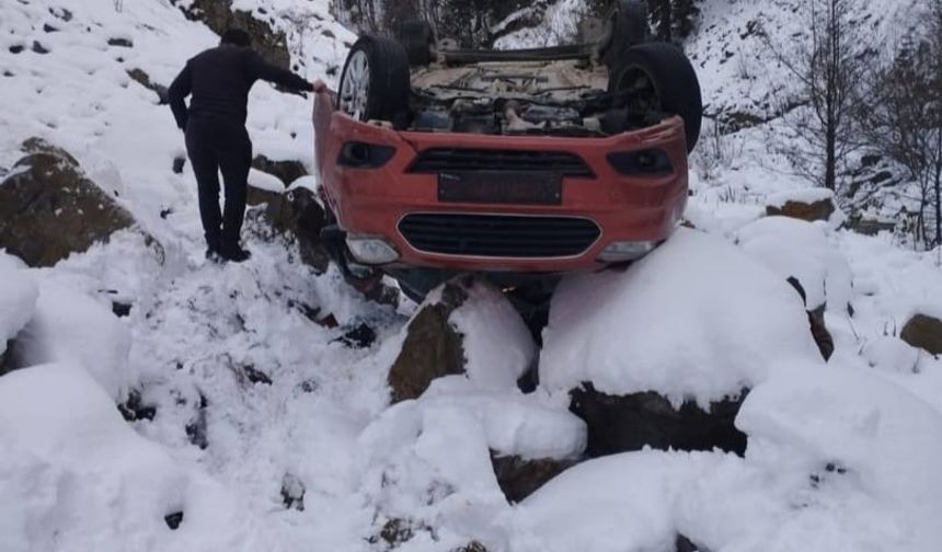 Gümüşhane’de Kamyonet Dereye Yuvarlandı 5 Yaralı