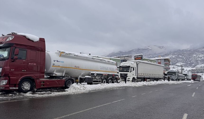 GÜNCELLEME - Kahramanmaraş'ta kar yağışı etkisini sürdürüyor