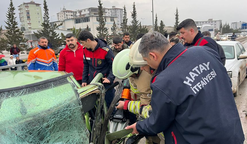 Hatay'da zincirleme trafik kazasında 4 kişi yaralandı