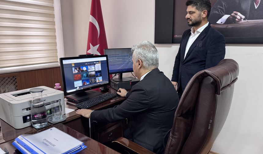 Isparta Defterdarı Mustafa Erdem, AA'nın 'Yılın Kareleri' oylamasına katıldı