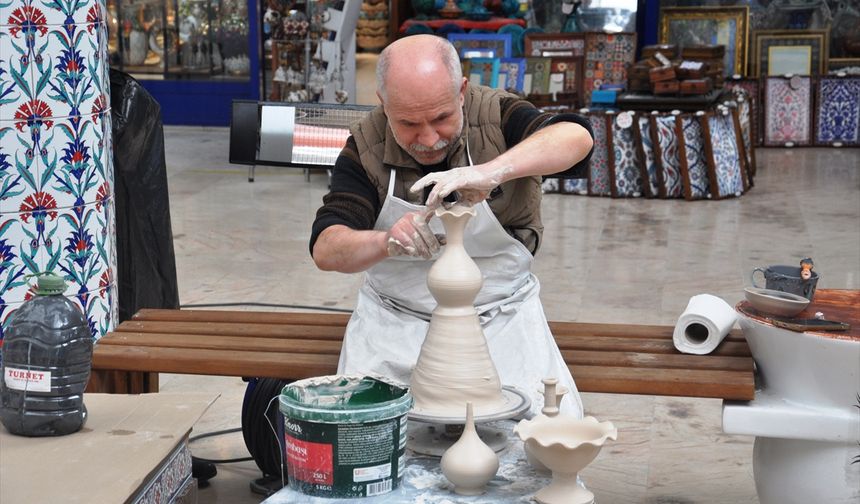 Kütahya Çiniciler Çarşısı'nda 'canlı performans' dönemi başladı