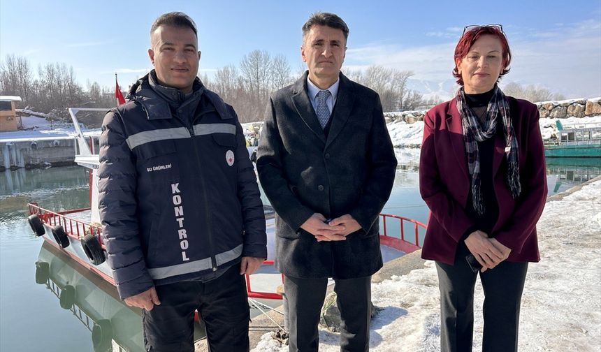 Van'da balıkçılar dondurucu soğukta da av mesaisinde