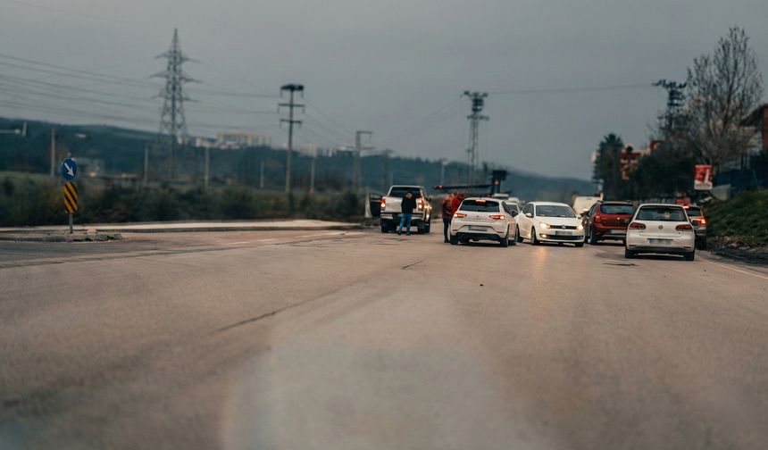 Toprakkale’de “tehlikeli kavşak” iddiası Maddi hasarlı kaza sonrası tepki