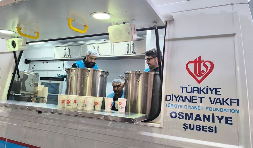 Osmaniye Şehit Yasemin Tekin Ortaokulu’nda Sıcak Çorba İkramı