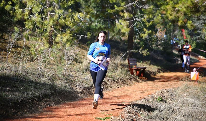 Adana'da 'Okul Sporları Oryantiring Gençler Türkiye Şampiyonası' başladı