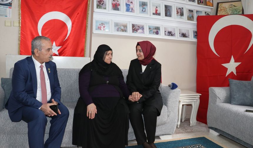 AK Parti Genel Başkan Yardımcısı Kaya, Adana'da şehit ailesi ve huzurevi sakinleriyle görüştü