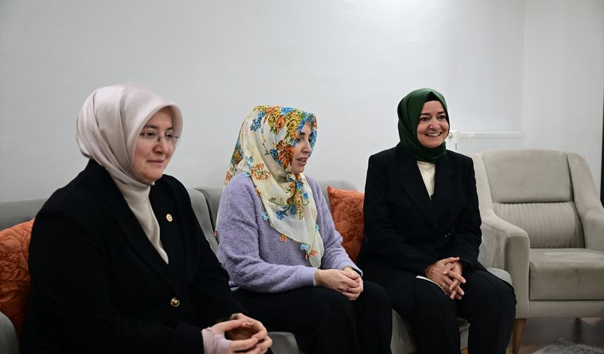 AK Parti Genel Başkan Yardımcısı Kaya, depremzede ailenin iftar sofrasına konuk oldu