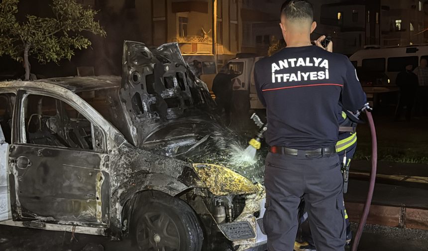 Antalya'da 2 aracı ateşe veren şüpheli yakalandı