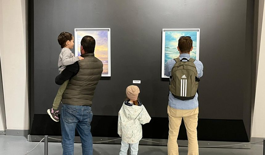 Antalya'da 'Tomurcuk Zamanı' karma sergisi açıldı