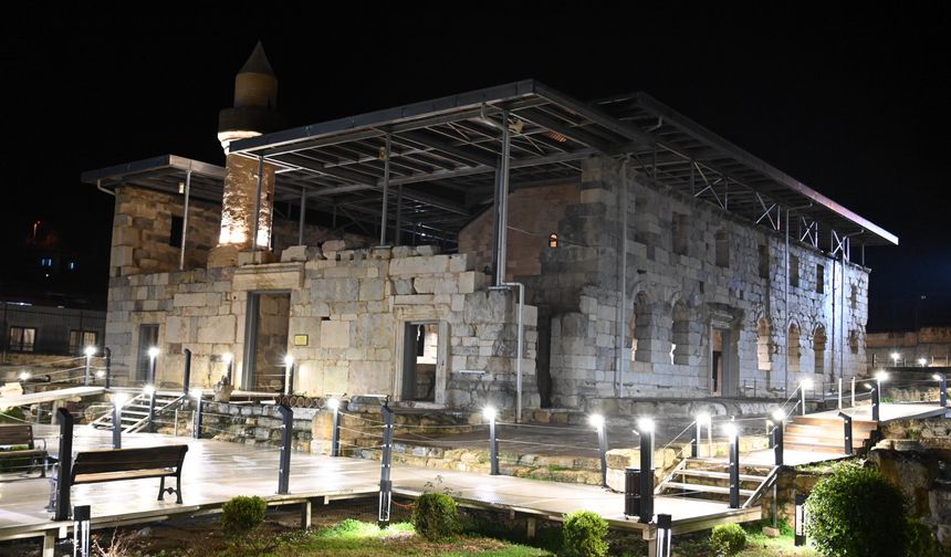 Hatay ve Osmaniye'de ilk teravih namazı kılındı