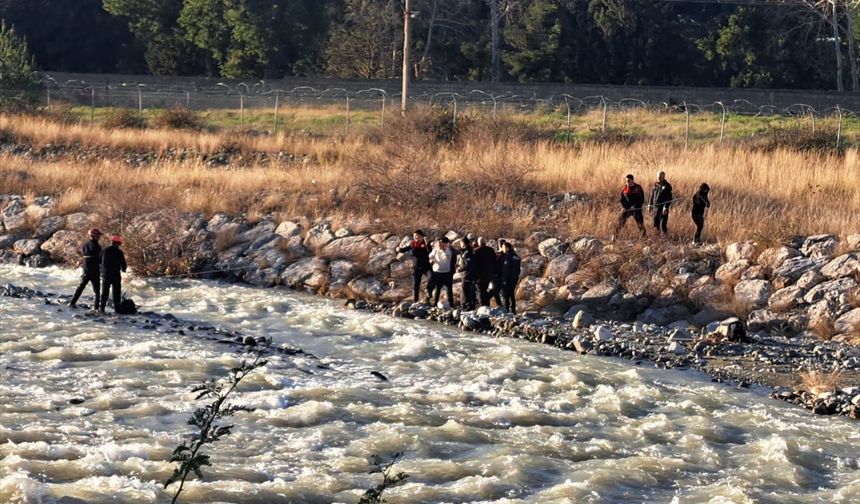 Hatay'da çaya düştüğü iddia edilen çocuğun cesedine ulaşıldı