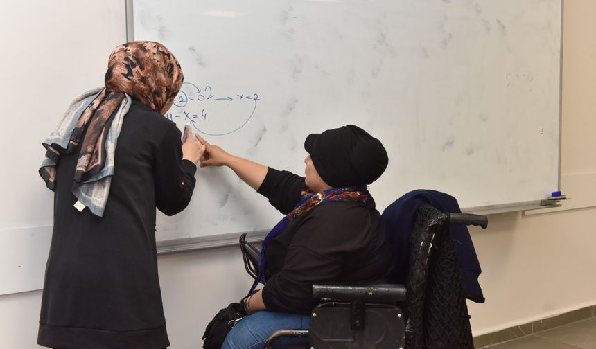 Kepez'de engelli bireylere EKPSS'ye hazırlık desteği