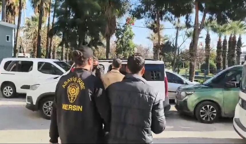 Mersin ve Şanlıurfa'da kendilerini polis olarak tanıtıp dolandırıcılık yaptığı iddiasıyla 4 zanlı tutuklandı