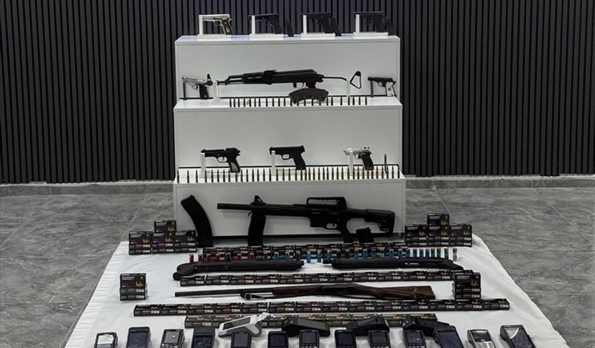 Osmaniye merkezli tefecilik ve silah ticareti operasyonunda yakalanan 15 zanlı tutuklandı