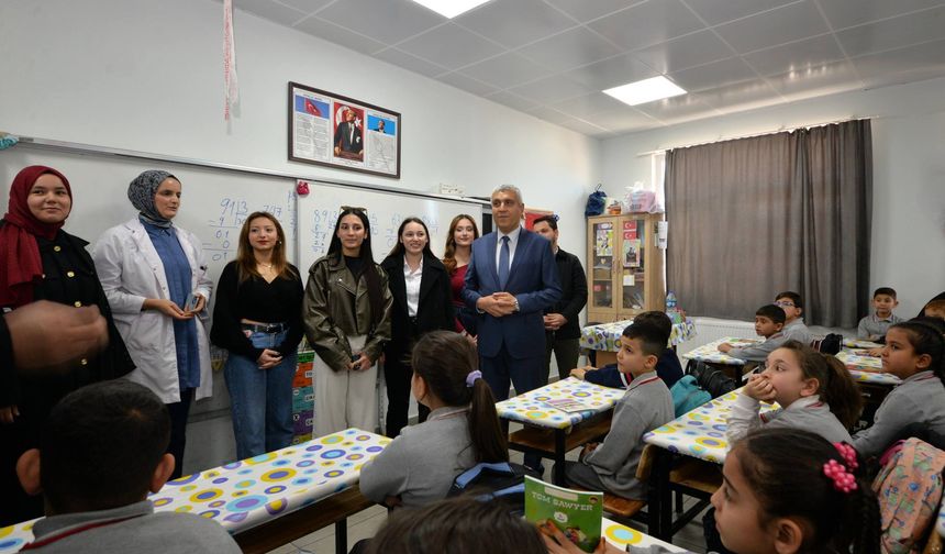 Osmaniye Vakfı’ndan Issızca Okuluna Kitap Desteği