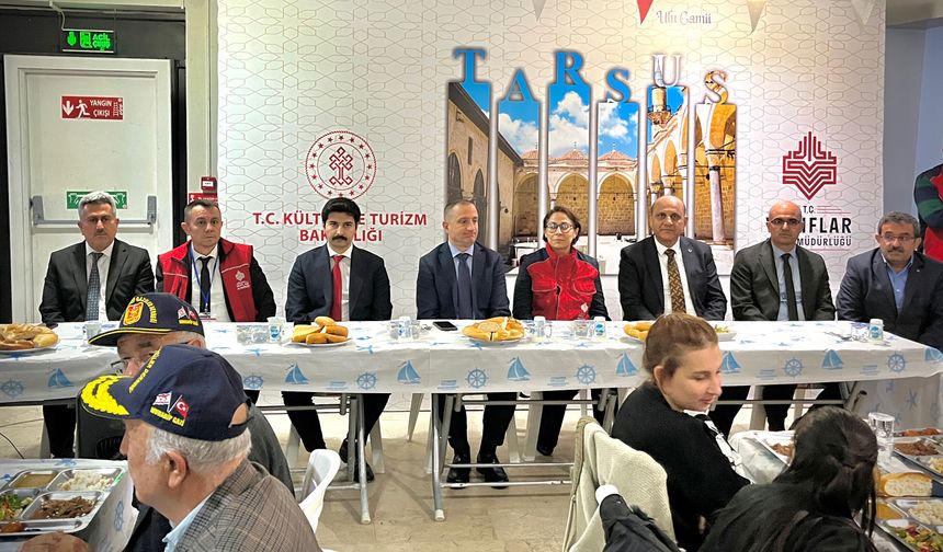 Tarsus'ta Vakıflar Bölge Müdürlüğünce iftar programına düzenlendi