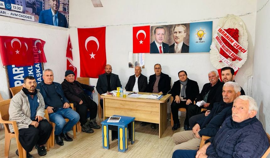 Turgut Kararmaz Böcekli’de AK Parti Toplantısı Yapıldı