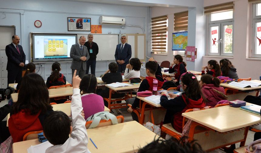 Vali Serdengeçti Dede Korkut İlkokulu’nu Ziyaret Etti