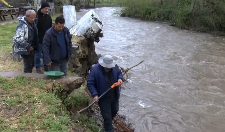 İzmir’de Derede Altın Aradılar: Beklediklerine Değdi