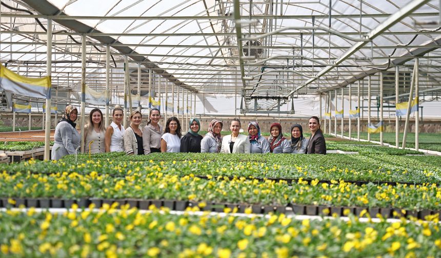 Antalya Büyükşehir Belediye Başkan Vekili Özdemir '8 Mart Dünya Kadınlar Günü'nü kutladı