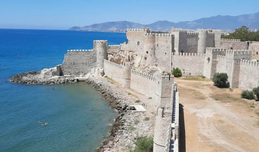 Türkiye’nin En İyi Korunan Denizde Açılan  Tarihi Kalesi
