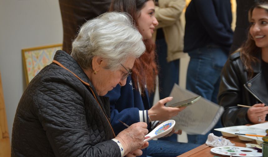 Antalya'da 'Her Yaşta Sanat' çalıştayı düzenlendi