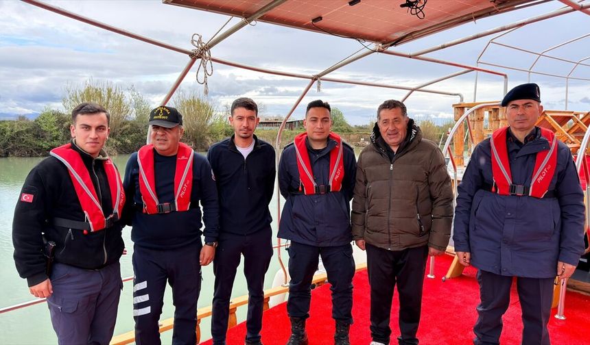 Antalya'da jandarma balıkçı ve tur teknelerini denetledi