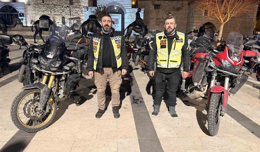 Atalarının develerle gittiği umre yolculuğunu onlar motosikletleri ile yaptı