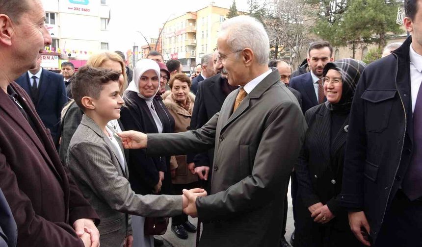 Bakan Uraloğlu: 'Isparta'mızda Dereboğazı yolu gündemimizde ve bir mesafe kat ettikten sonra çalışmaların devamını ileride sürdüreceğiz'