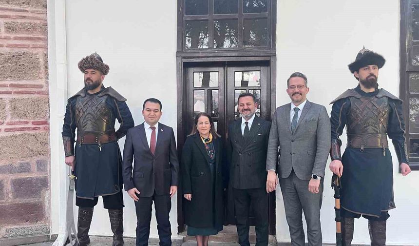 Bakan Yardımcısı Madak, Ertuğrulgazi Türbesi'ni ziyaret etti