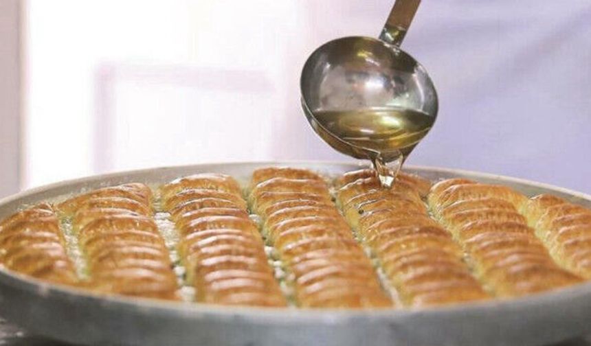 Baklava Şerbeti Sıcak mı Soğuk mu Dökülmeli? İşte Çıtırlığın Sırrı