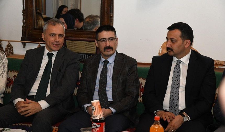 Başkan İbrahim Çenet, öğrencilerle iftarda buluştu