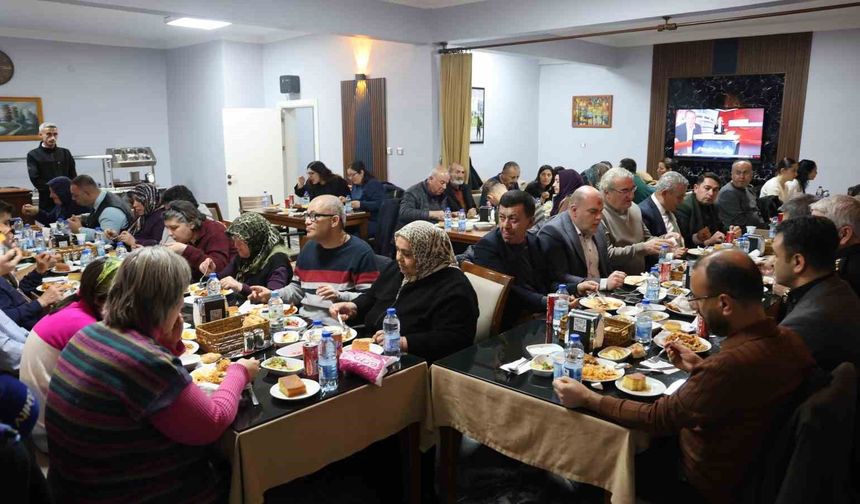 Beyazay ailesi iftarda bir araya geldi