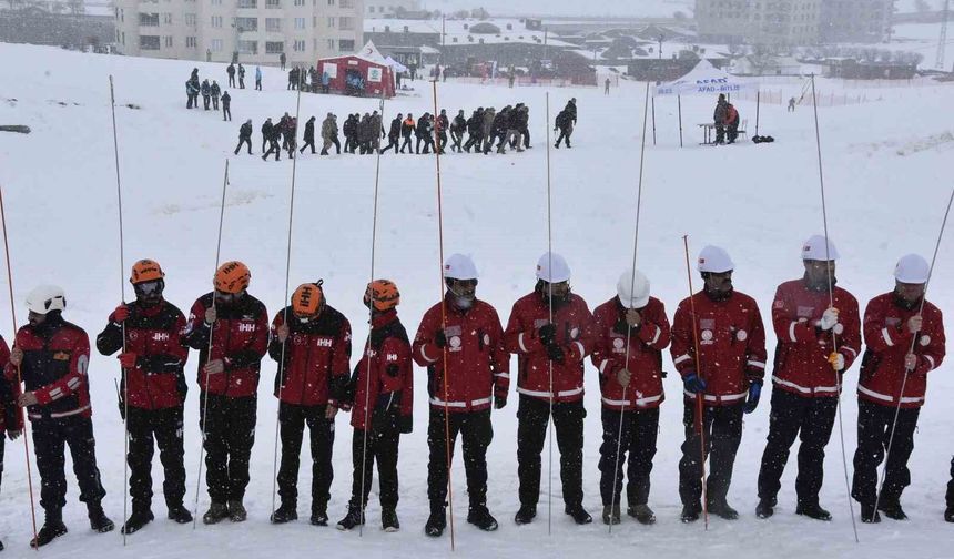 Bitlis'te çığ tatbikatı gerçeğini aratmadı