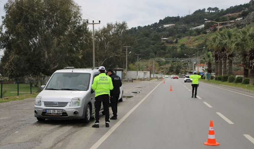 Bozyazı ilçesinde bayram dolayısıyla trafik denetimleri artırıldı