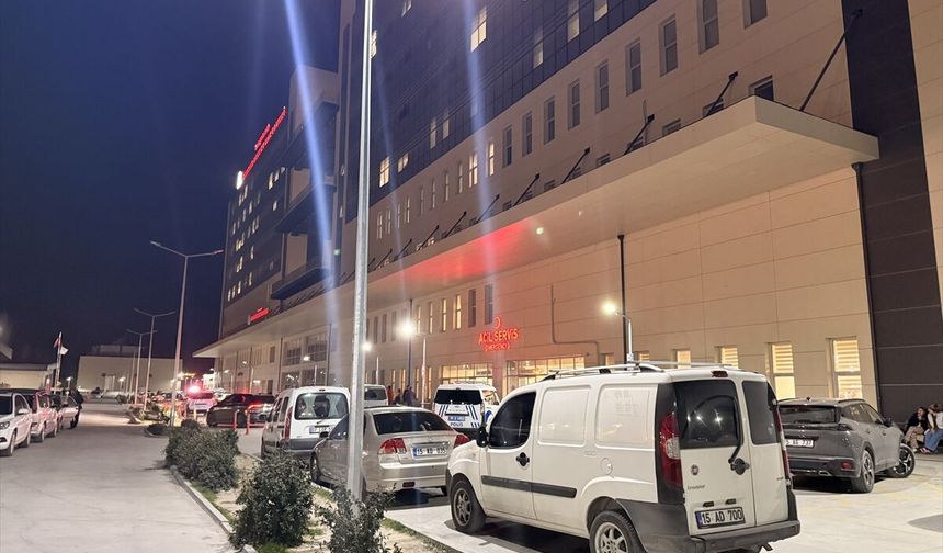 Burdur'da polisin 'dur' ihtarına uymayıp otomobille çarpışan motosikletin sürücüsü öldü