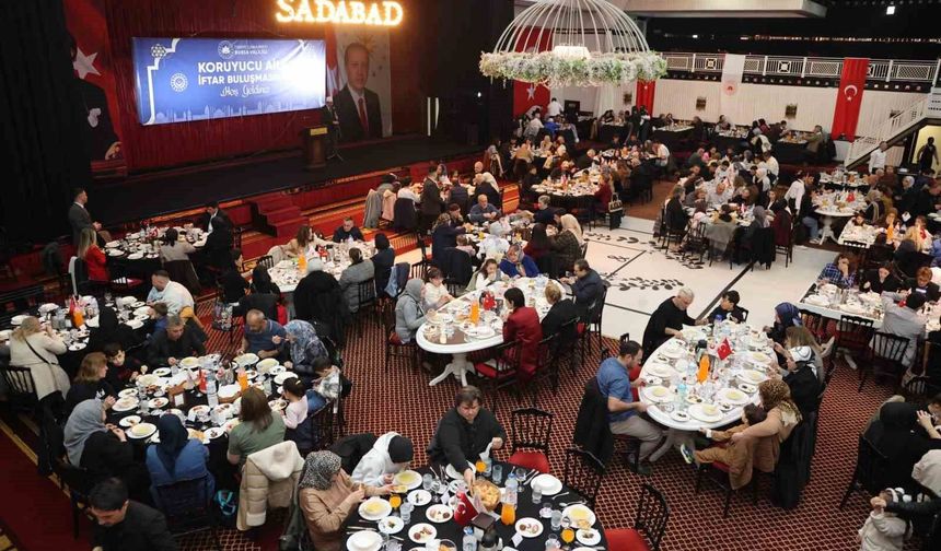 Bursa'da koruyucu aileler iftar sofrasında buluştu
