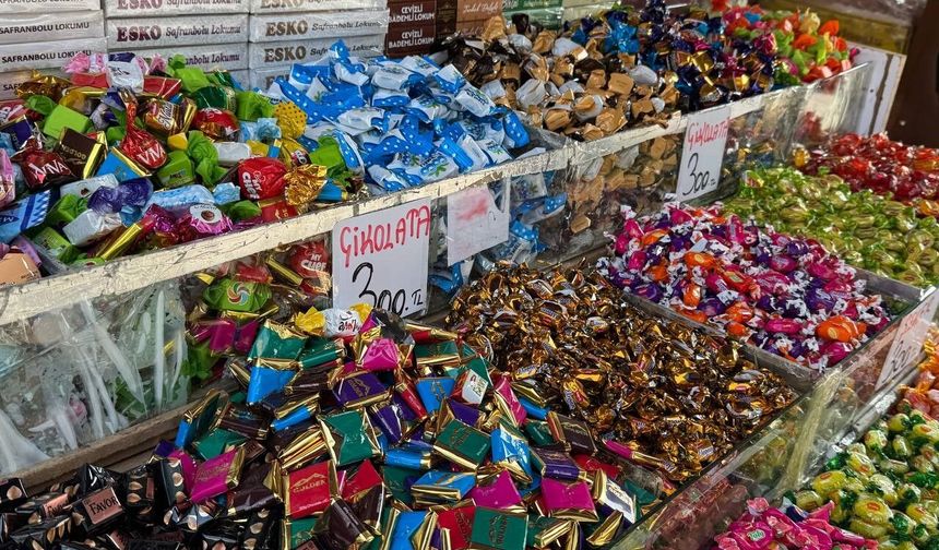 Çikolata ve şekerlemeler tezgahları şenlendirdi
