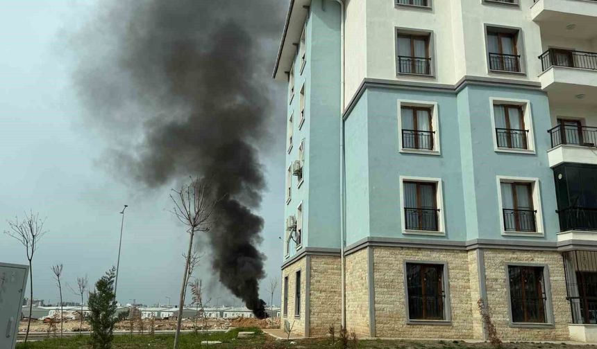 Deprem konutları yakınında yakılan ateş paniğe neden oldu