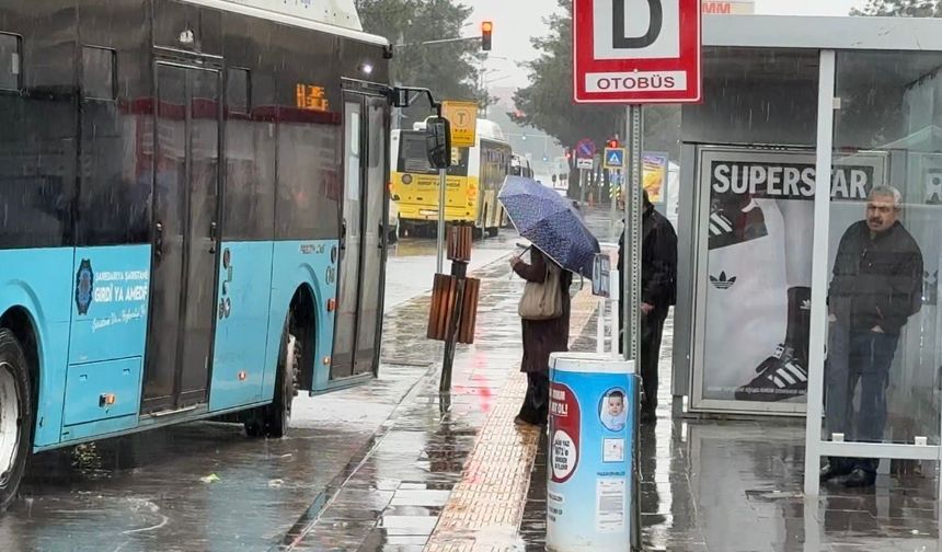 Diyarbakır'da sağanak yağış hayatı olumsuz etkiledi