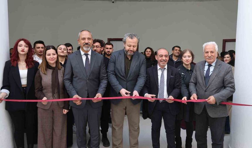 Fırat Üniversitesi'nde 6 Şubat depremi, sergi ve konferansla ele alındı