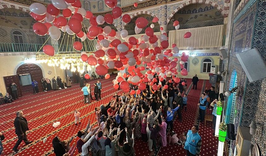 Hatay'da çocuklar için teravih namazı sonrası etkinlik düzenlendi