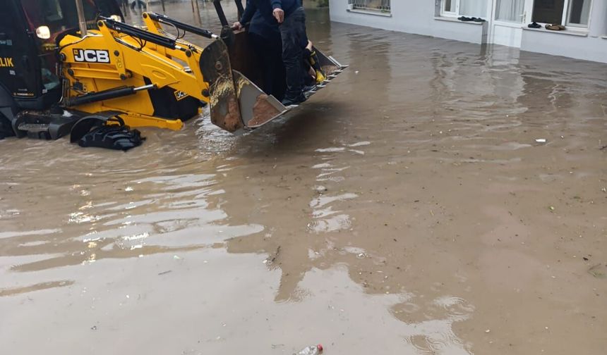 Hatay'da sağanak hayatı olumsuz etkiledi