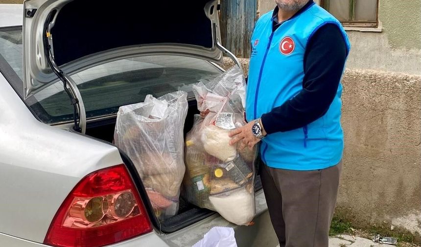 Hisarcık'ta fedakâr imam kapı kapı dolaşıp ihtiyaç sahiplerine yardım ulaştırıyor