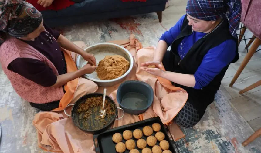 Bayram Sofralarında İçli Köfte Mesaisi