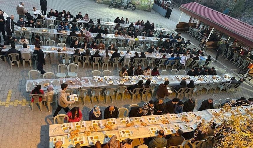 Düziçi Şehit Osman Cantürk Göl Ortaokulu’ndan Muhteşem İftar