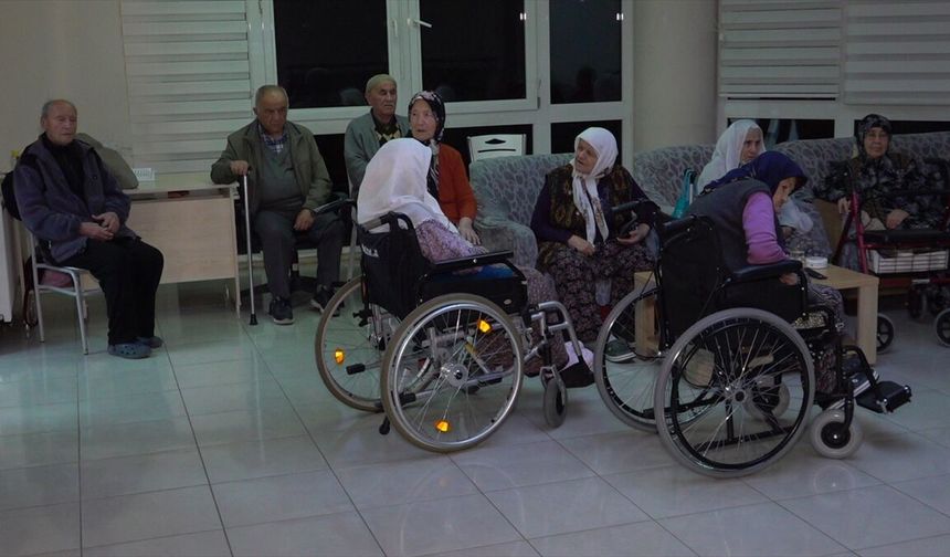 Isparta'da huzurevi sakinleri ramazanı birlikte huzurla geçiriyor