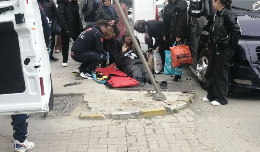 Isparta'da kontrolden çıkan otomobil yayaya çarptı: 1 yaralı