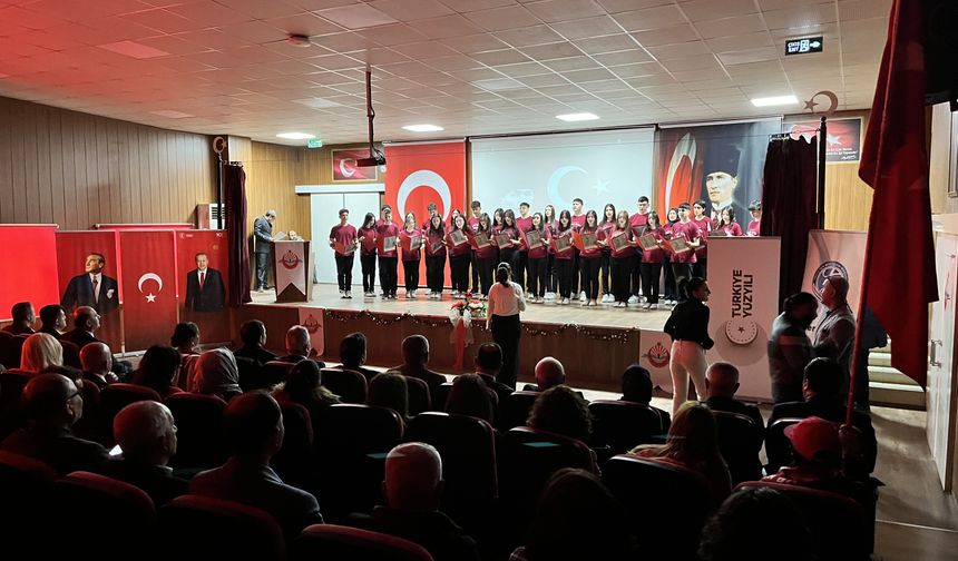 Kadirli'de çiftçilere ayçiçeği tohumu dağıtıldı